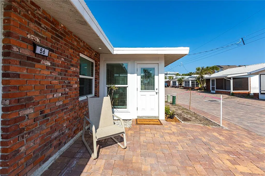1 bed, 1.0 bath, 802 sqft, $8,370 — Photo 1