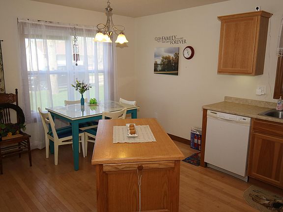 4th image of 209 Avenue C W