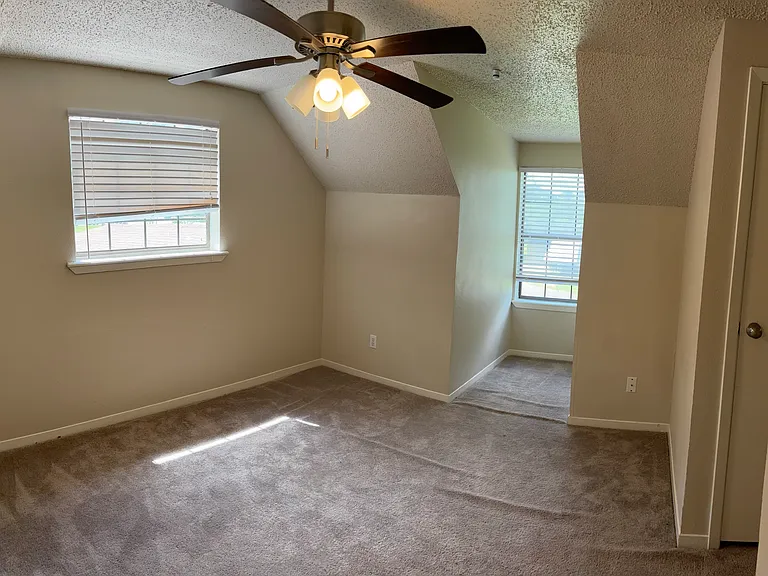 135 Longhorn Dr — Photo 7