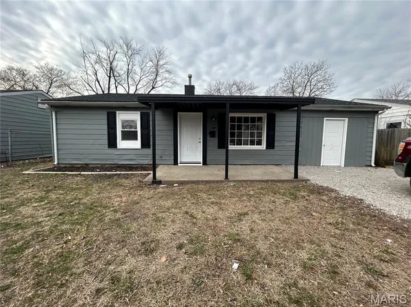 8 Saint Gregory Dr, Cahokia, IL 62206