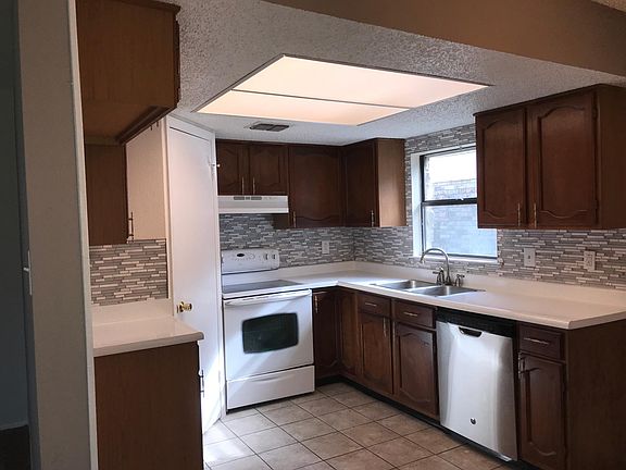 5th image of 7915 Lincoln Village Dr
