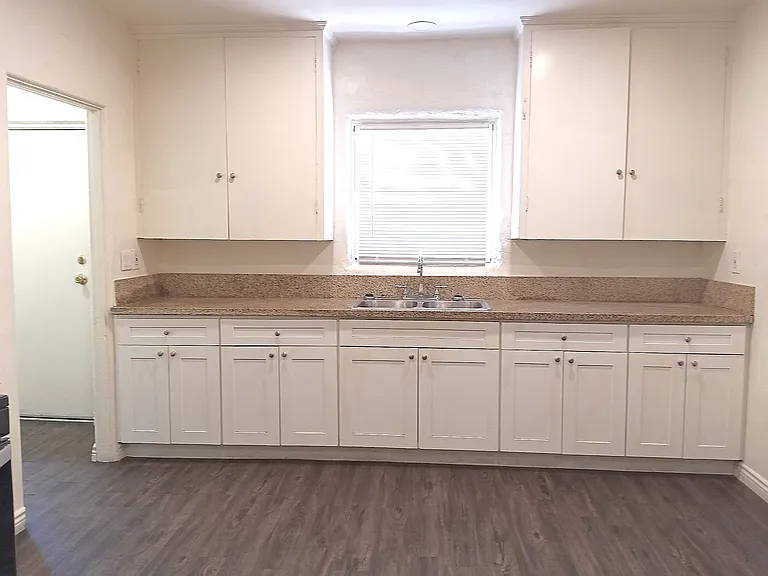 213 N 2nd Ave — Photo 2