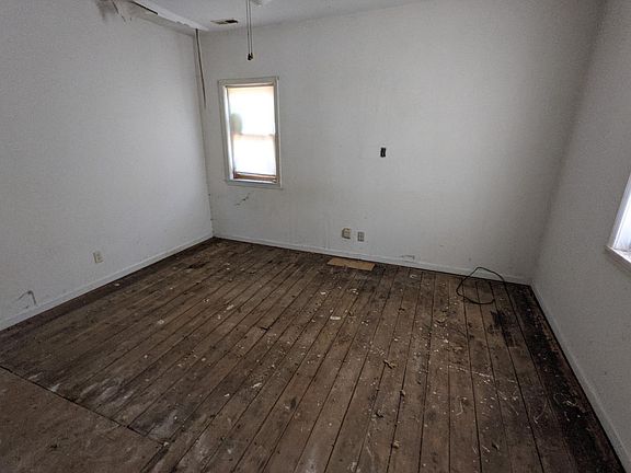 5th image of 4728 Tod Ave