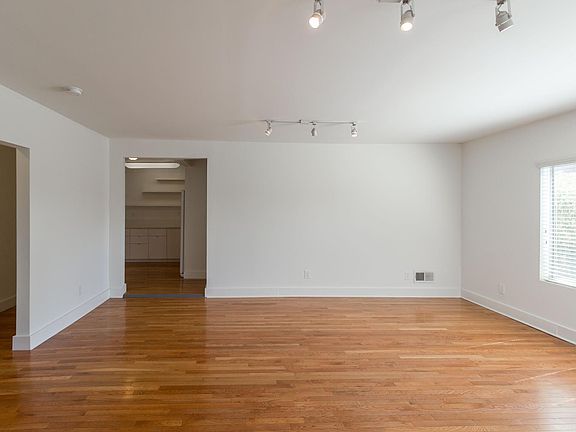 4th image of 1949 Clinton St #700