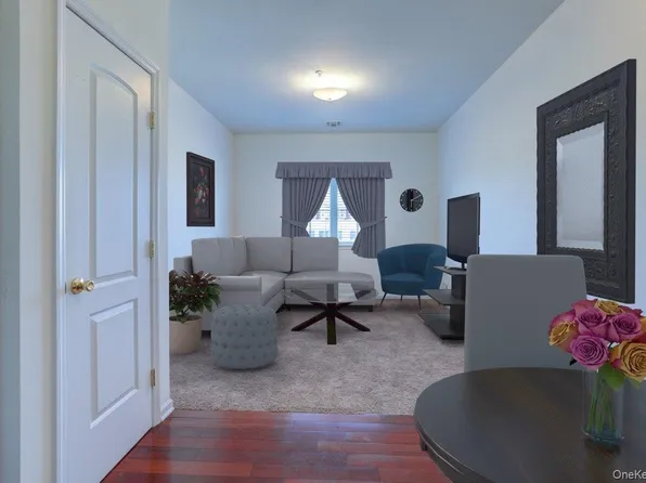 330 Maple Avenue #17, Westbury, NY 11590