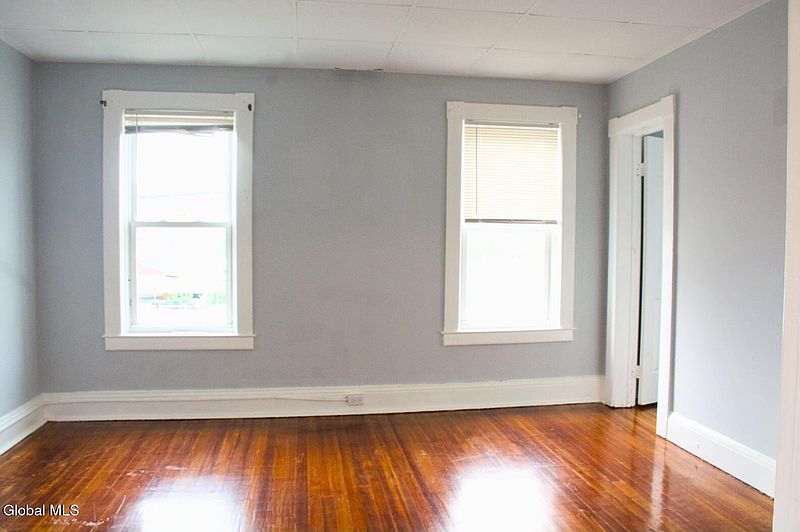 5th image of 915 McClyman Street