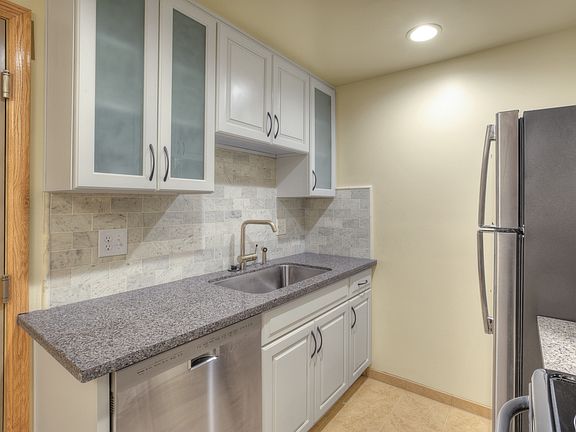 5th image of 2200 1st Ave N APT 206