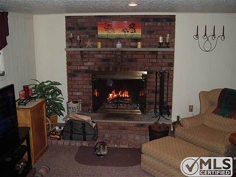3rd image of 1360 Hickory Ln