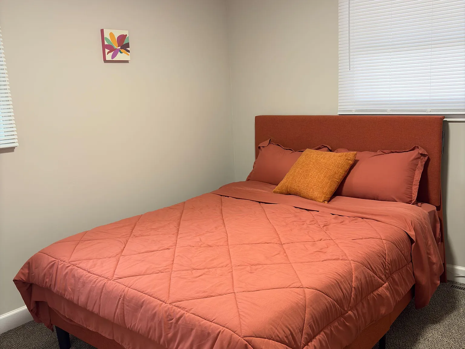 3 bed, 1.0 bath, 1000 sqft, $1,364 — Photo 2