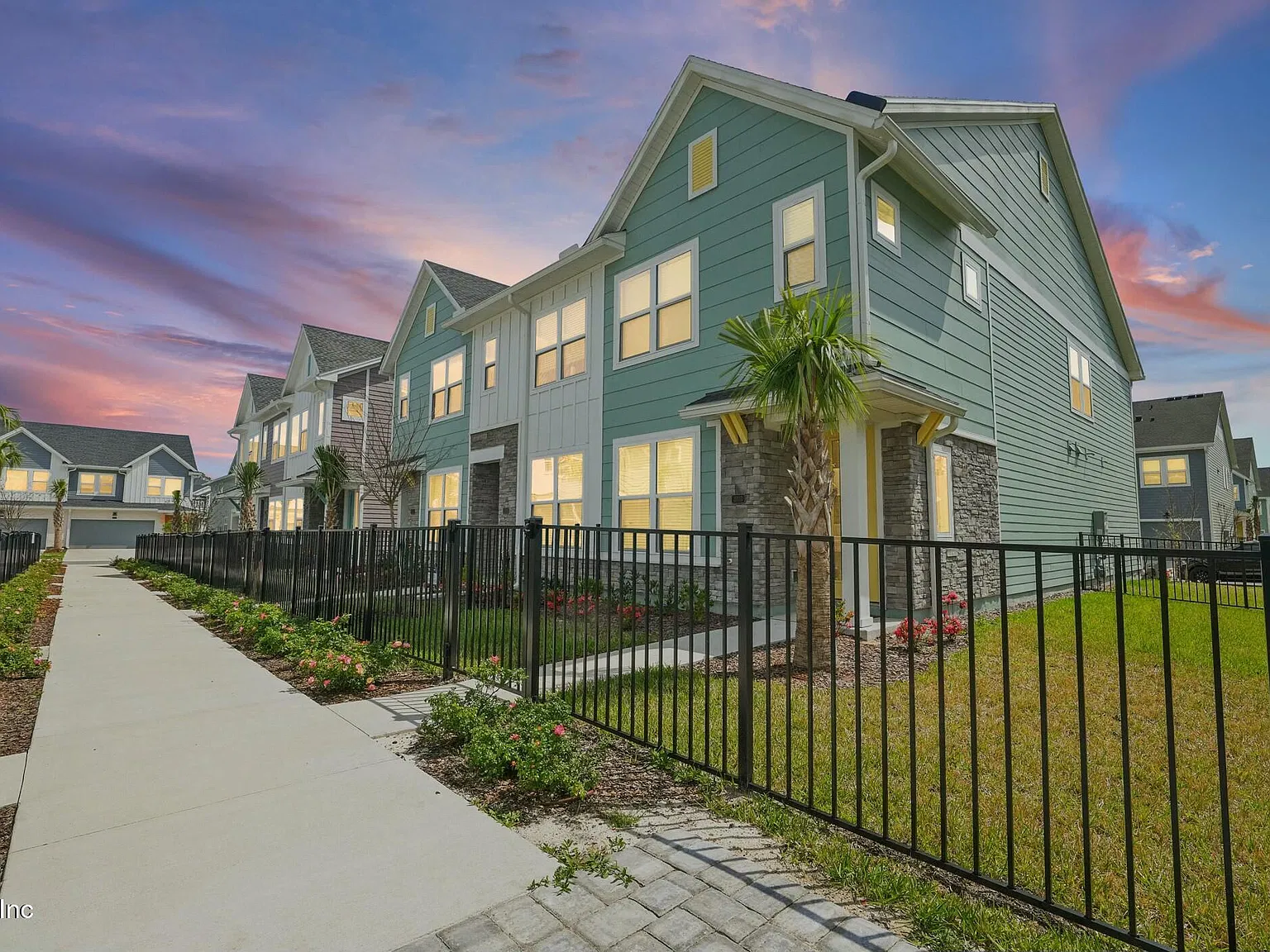2 bed, 2.5 bath, 1412 sqft, $2,295 — Photo 1