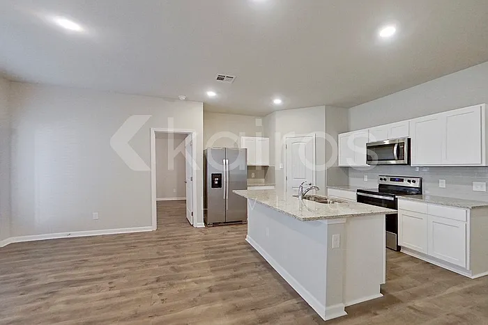 208 Yardley Ct — Photo 4