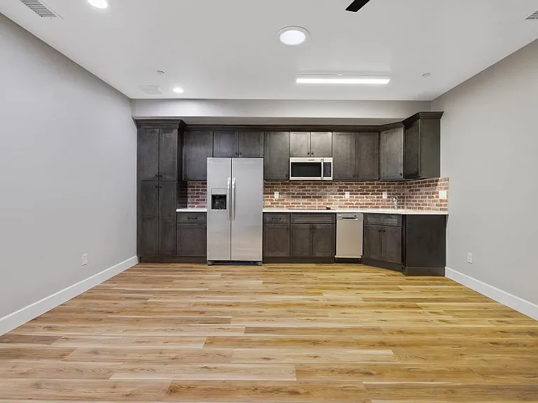 147 S K St #202 — Photo 2