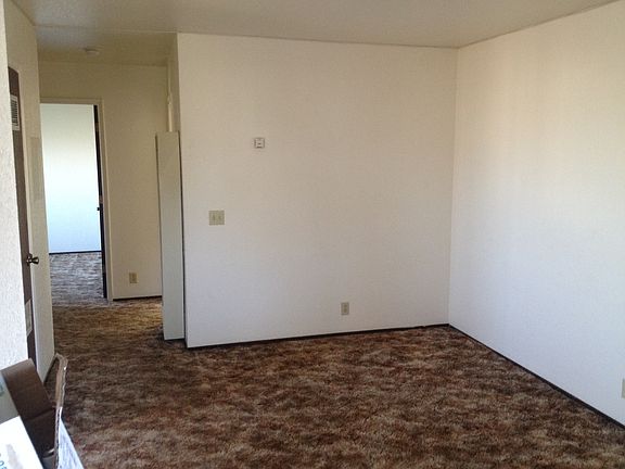 3rd image of 464 Almond Dr APT A