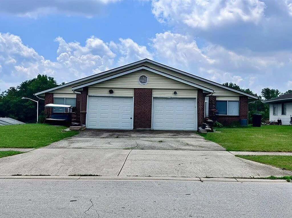 2711-2713 Charles Dr photo 1