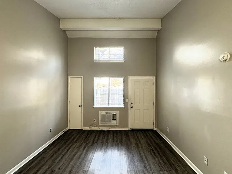 3701 Squaw Valley Dr SW — Photo 2