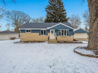 8934 S 77th St, Franklin, WI 53132