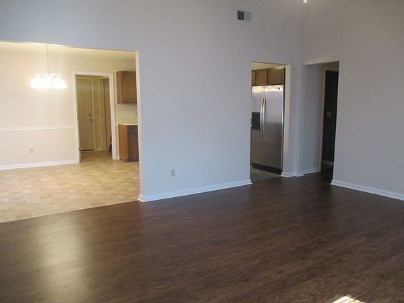2nd image of 915 Malibu Dr