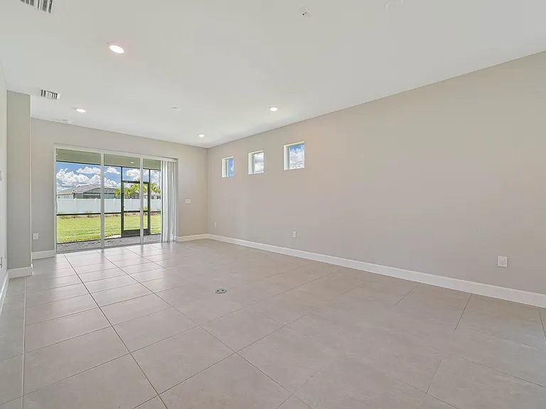 42218 Edgewater Dr — Photo 4