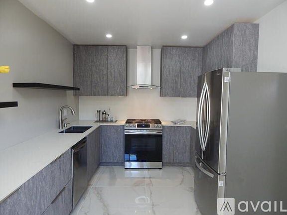 5th image of 561 S Mountain View Dr