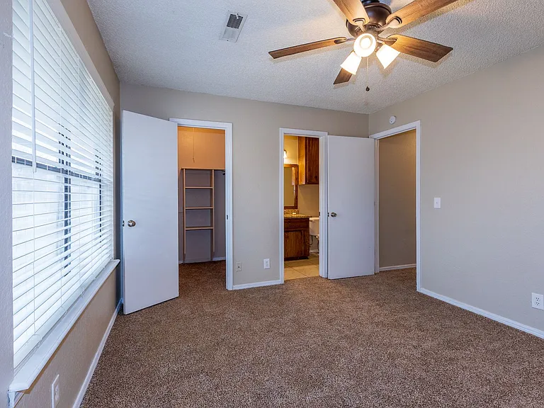 4902 S Gum Ave — Photo 27