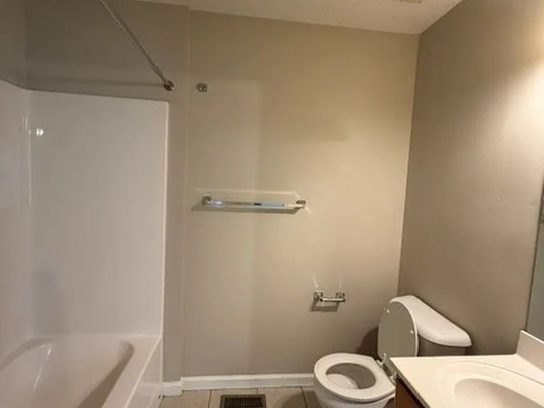135 Amy Ave — Photo 6