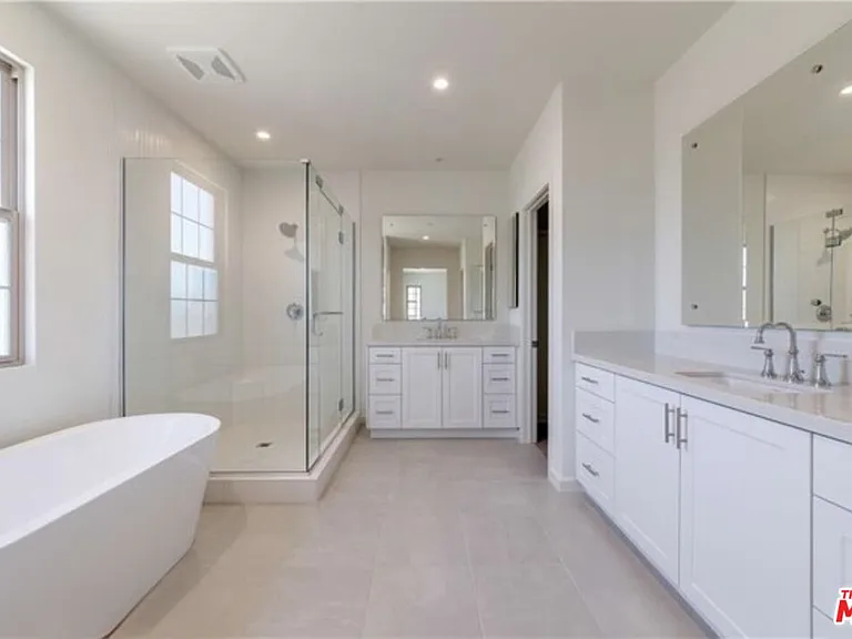 113 Escala — Photo 23