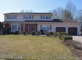 84 Hidden Lake Dr, North Brunswick, NJ 08902
