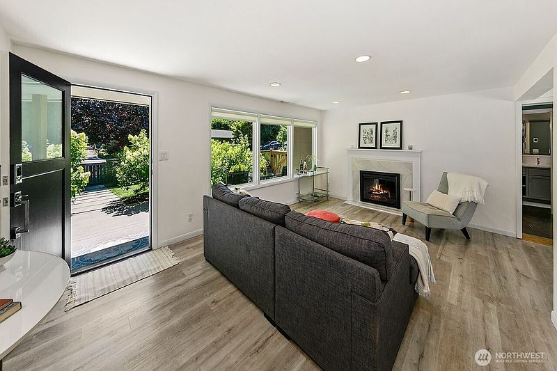 3rd image of 8623 30th Avenue NE