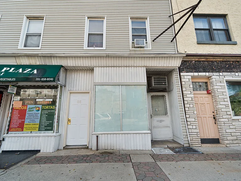 618 Broadway #4 — Photo 1