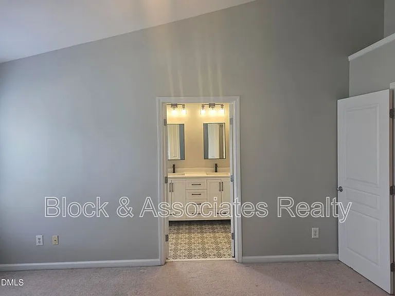 124 Braeside Ct — Photo 23