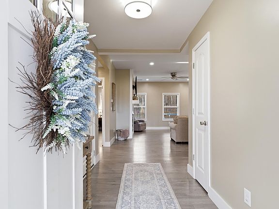 2nd image of 226 Oak Brook Ln