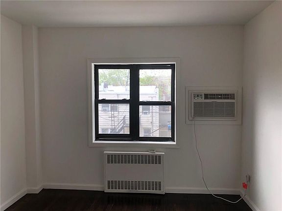 4th image of 324 Bay 11 St