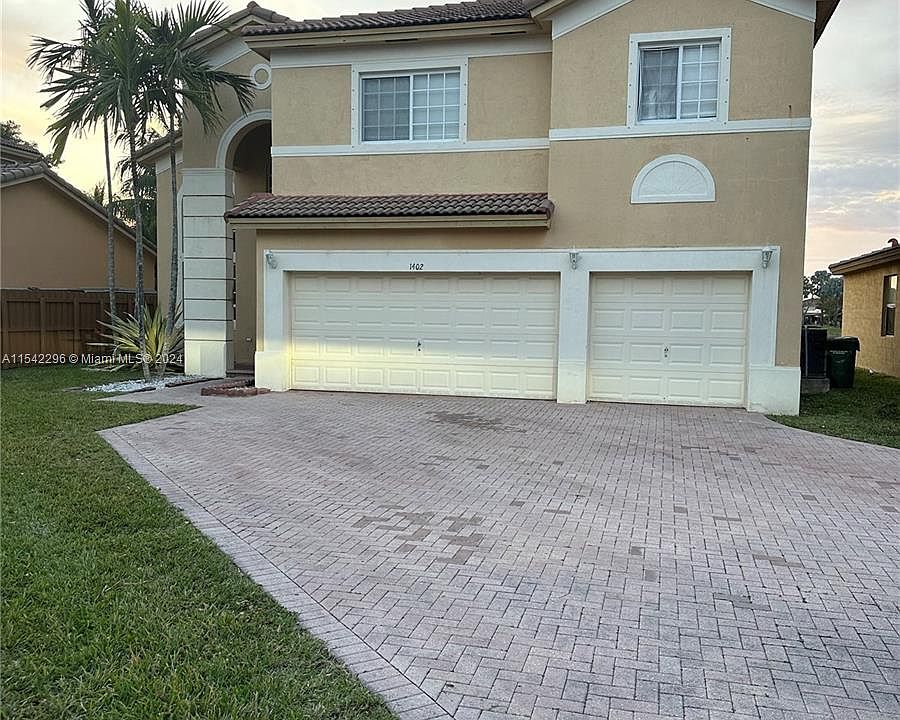 1st image of 1402 NE 40th Ave