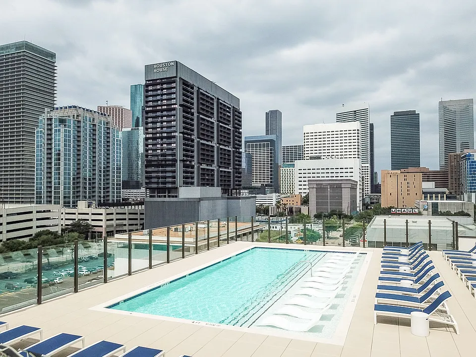 Eighteen25 Downtown apartments community photo
