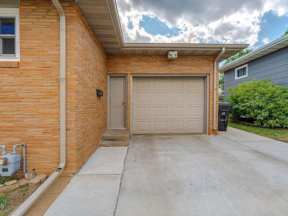2nd image of 703 12th Ave NW