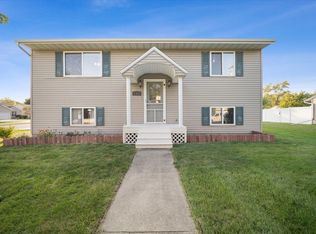 298 S Chestnut St, El Paso, IL 61738