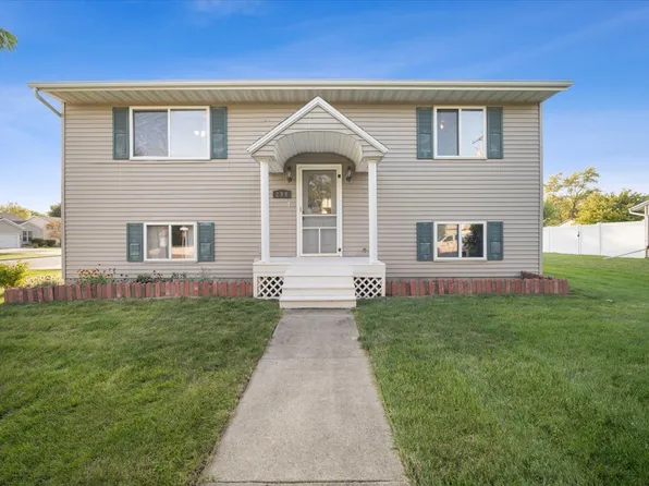 298 S Chestnut St, El Paso, IL 61738