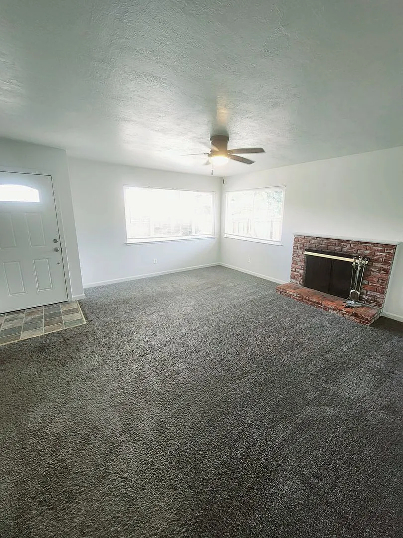 Beautiful Carmichael halfplex - Available now! — Photo 2