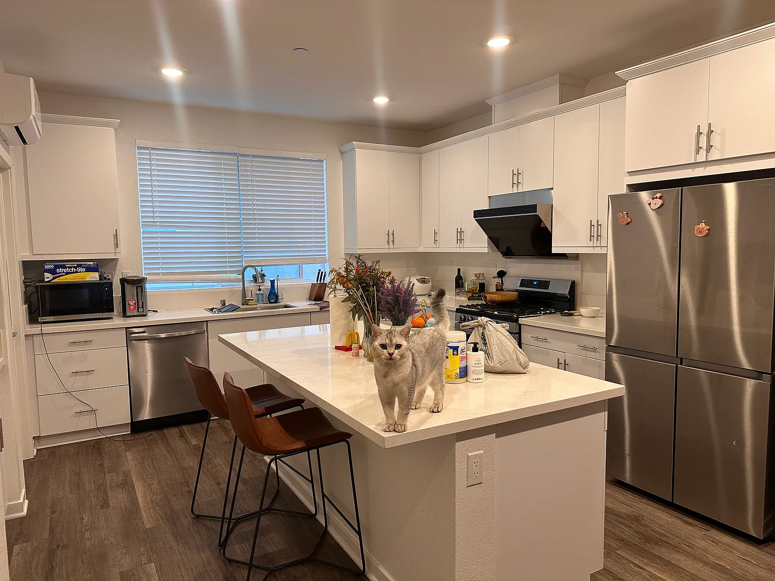 3 bed, 3.5 bath, 1900 sqft, $3,500 — Photo 2