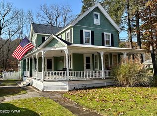 1026 Delaware Dr, Matamoras, PA 18336