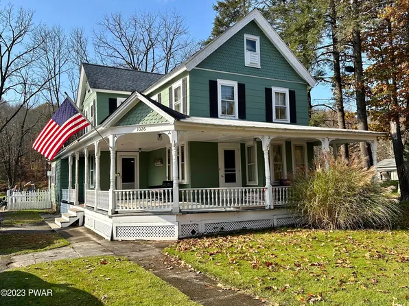 1026 Delaware Dr, Matamoras, PA 18336