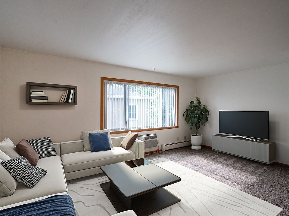 Fargo, ND Crown Court 1 Apartments | Living
