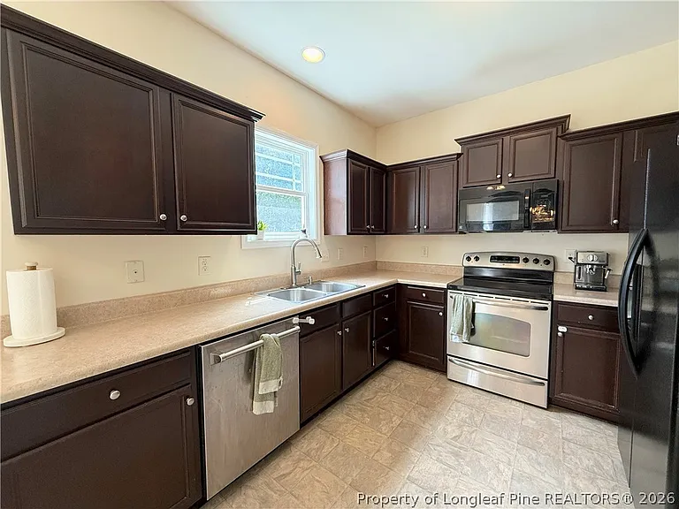 675 Omaha Dr — Photo 9