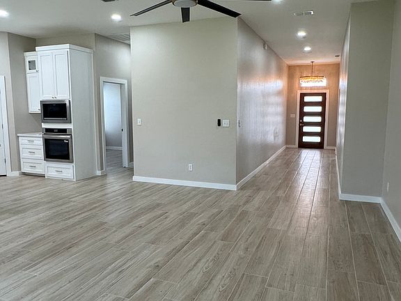 2nd image of 3649 Santa Fe St