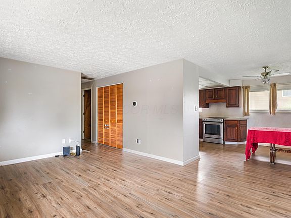 3rd image of 1635 Rosehill Rd
