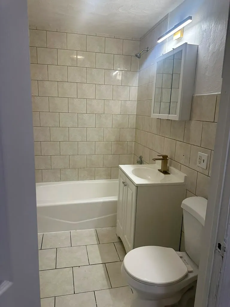 1 bed, 800 sqft, $1,300 — Photo 3