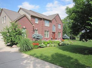 1000 Gray Fox Ct, Howell, MI 48843
