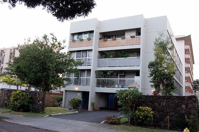 Exterior (Penthouse unit L4 facing ST)