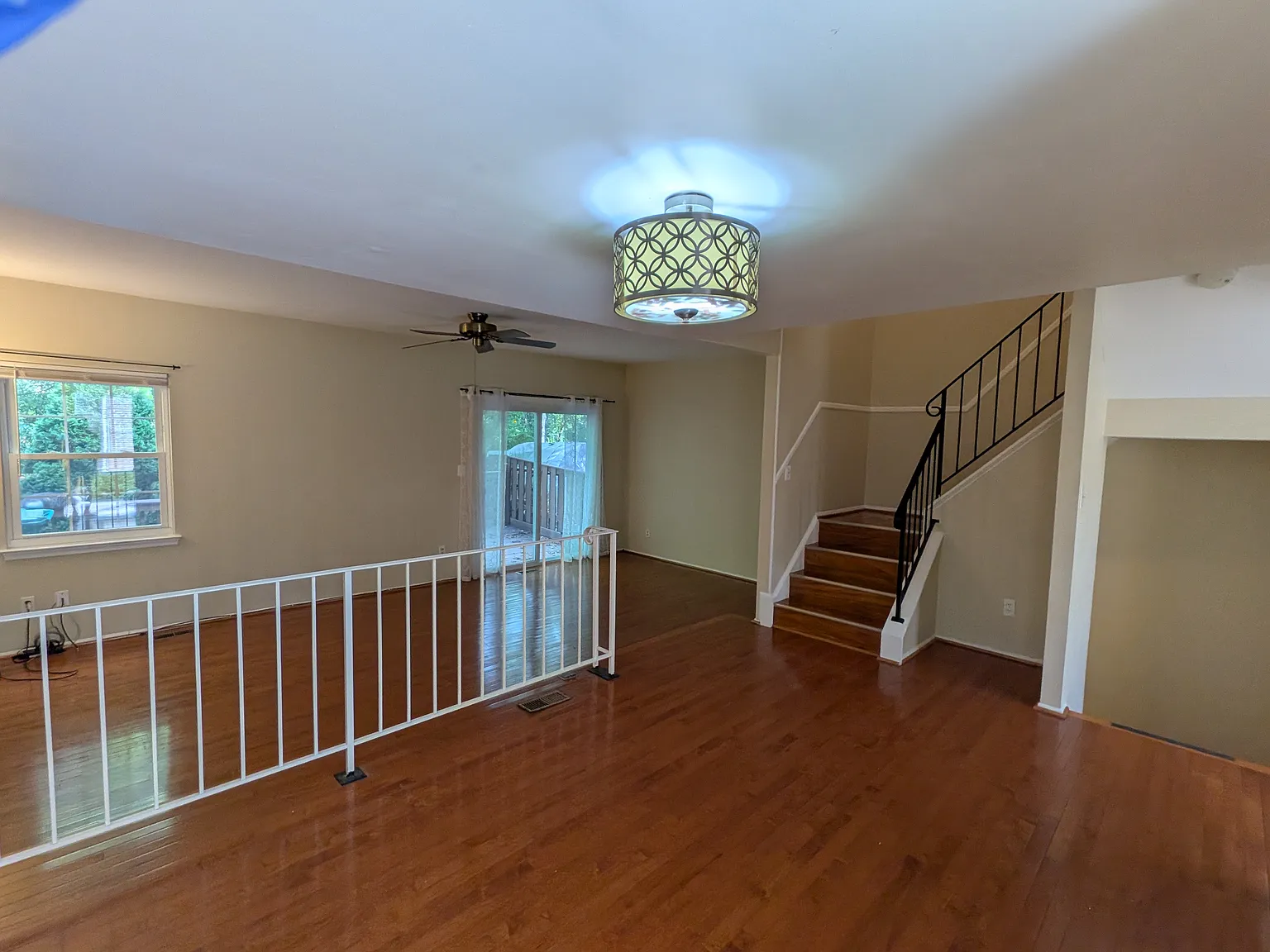 3 bed, 2.5 bath, 1386 sqft, $2,380 — Photo 3