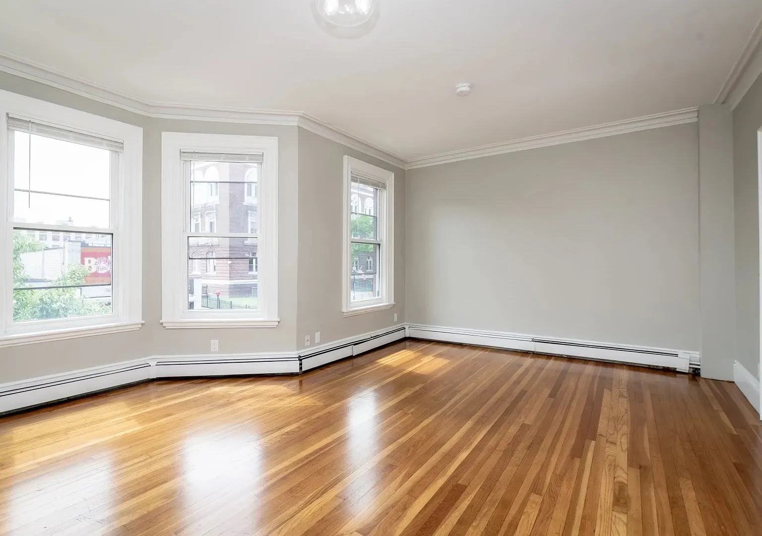 3 bed, 1375 sqft, $5,500 — Photo 2
